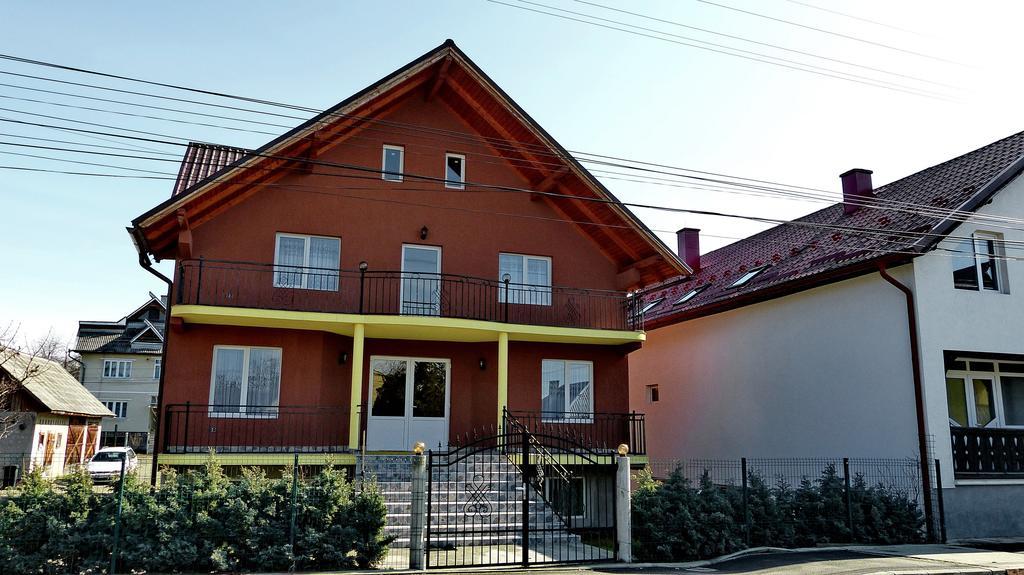 Pensiunea Magnolia Ocna Şugatag エクステリア 写真